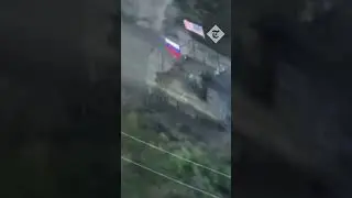 Rosyjski czołg wywiesza flagę USA w pobliżu linii frontu ukraińskiego