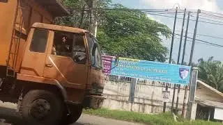 Ini kami lagi lihat bus lintas di kota tebing tinggi depan rumah sakit chev√ni