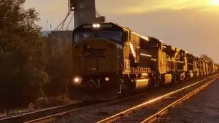 CSXT 8749 SD60I,CW44AH,AC44CW,SD70MAC,SD70AC,SD40-2,AC44CW,ES44AH Leads Q400-19 & Long In Selma NC
