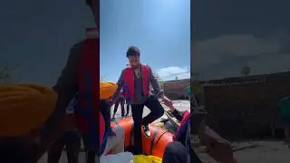 Sonu Sood helps the people of Punjab by distributing foods and water #shortvideo