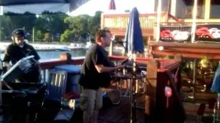 Bob Gatewood on Wags and Elliot Q96 FM singing 