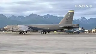Engine Screaming! America'S 70-year-old Super Smoke B-52 Takes Off At Full Throttle