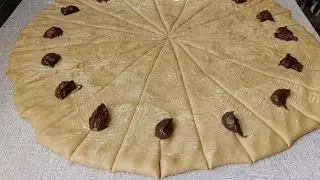 Try this method and you'll be addicted to making it at home!! Croissant, simple and delicious!