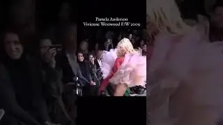 Памела Андерсон для Вивьен Вествуд 2009