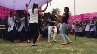 Girls collage dans party