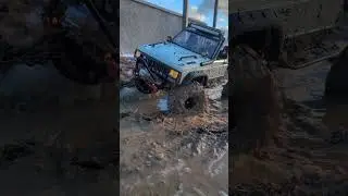 Jeep Cherokee XJ mud #automobile #axial #jeep #offroad #traxxas #rccar #mud #meus #injora #trx4