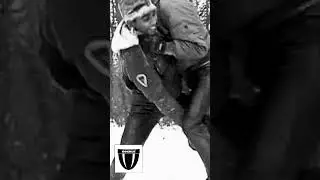 Ян и Джимми в кожаных штанах и джинсах на снегу