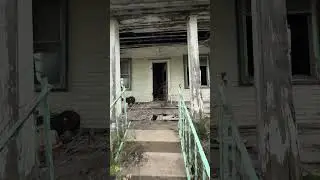 ABANDONED 1930s FARM HOUSE IN  THE MIDDLE OF THE PRAIRIE #abandoned #urbex #farm #scary #horror #omg