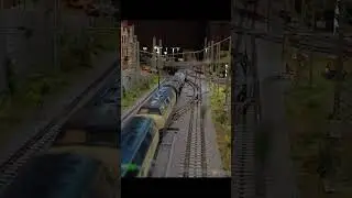 BR 221 Doppelpack (221 120 + 221 118) mit Tankzug