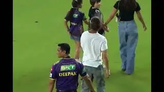 Shah Rukh Khan warmly greeted Suresh Raina, Parthiv Patel and Aakash Chopra and said sorry.