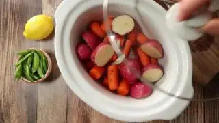 How to Make Slow Cooked Lemon&ndash;Garlic Pork Chops