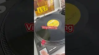 Vinyl Mixing #dj #housemusic  #beatmatching  #vinylrecords #vinylcollection #vinylmixing