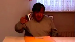 Euro und Becher - Klaus Beyer