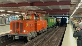 Veterantunnelbanetåg anländer till Liljeholmen. #tunnelbanan75år