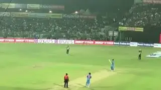dhoni hits a six of very first ball against new Zealand..!
