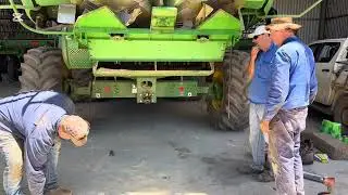 Header breakdown- the boys are on the spanners! #harvest #johndeere #agriculture #headerbreakdown