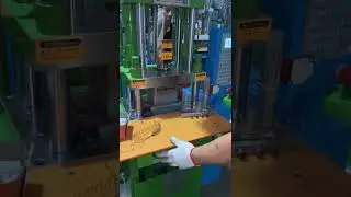 Vertical Injection molding machine for making waterproof plug with 4 cavities  JY 200ST