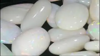 👆500 carats LOTSizes 4.5 to 12 caratsPrice - 2500 per carat.Top class Australian Opals.Full fire.