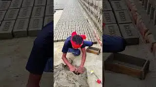Бангладешская деревня, ручное производство кирпича на кирпичном поле для производства глиняного к...