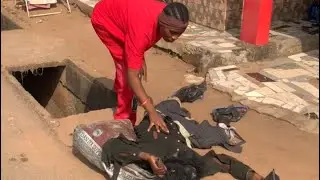 The helpless mad man rewards the beautiful good hearted girl #fypシ #homeless #africa #trending 