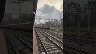 12109/Panchavati Express thrashing Thane on high speed 🔥