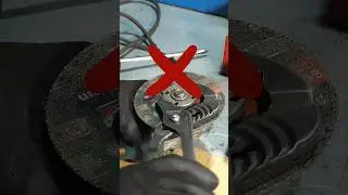 Не можешь заменить диск болгарки без ключа? Два болта помогут
