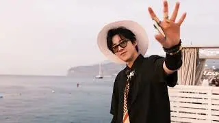 250818 Liu Yuning studio Wow The World recording: Italy Sorrento vlog