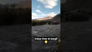 This river flows from India 🇮🇳to pakistan 🇵🇰 Indus River in kargil city#ladakh #river #rain #shorts
