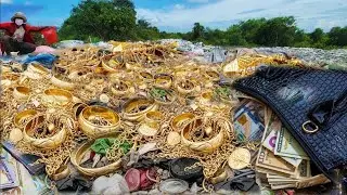 Ohhh mygod Amazing Today I found a lot of jewellery gold in the black old sack at the landfill 😱😱😱