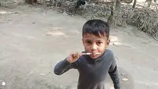 সাজেল এই ঠান্ডায় আইসক্রিম খাচ্ছেSajal is eating ice cream in this cold weather #blogger #banglablog