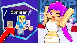 SCHERZO a RUMI K-POP con la BASE MINUSCOLA nel MURO Su Minecraft!