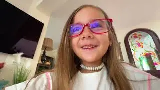BRIANA cu OCHELARI de la Prea Multă &Icirc;NGHEȚATĂ 🍦