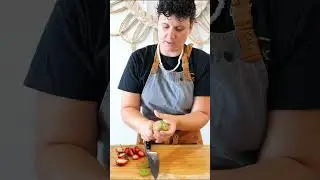 How to cut a kiwi! #howto #chef #cooking #asmr