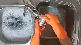 A dish with a sound in the sink by hand#wash#clean#asmr