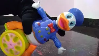 singing and funny dancing musical toys duck lights by doing 360 degree rounds