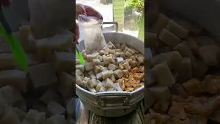 Enaknya beli pentol corah disini bisa digoreng juga atau mau dikukus begini langsung makan #shorth
