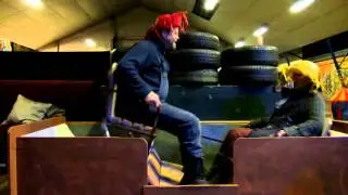 Jeroen en Wanda Boerstra testen de schommelboot in bewerking voor Kunstkot