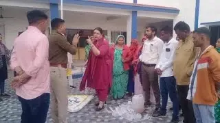 આધોઈ ગામે મહિલાઓ દ્વારા જનતા રેડ દેશી દારૂ નો કોથળો પોલીસ સ્ટેશન મહિલાઓ લઈને પહોચ્યા જુઓ પછી શુ થયું