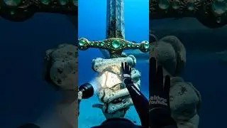 I found a GIANT'S SWORD stuck in the ocean floor! 🗡️🦴🦈