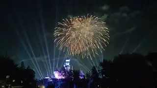 Disneyland “Believe in Holiday Magic” Fireworks Spectacular ✨🎆 Magical show at Disneyland California