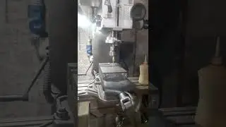 FURANDO PE&Ccedil;A NA FRESADORA.