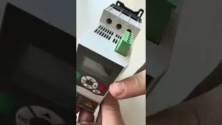 Клеммы питания платы управления устройства плавного пуска WCE с Modbus