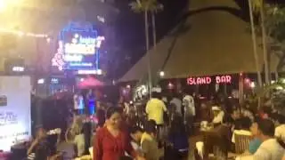 Angkor Night Market & Island Bar