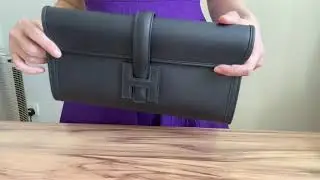 Review - Hermes Jige Elan 28 Clutch. What can fit in it?