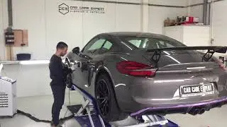 Porsche GT4 poetsen!
