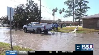 Flooding strands car, leaves debris on Metairie street