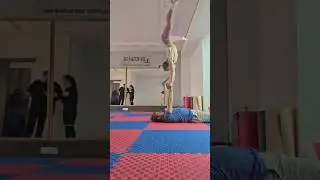 #acro #partneracrobatics #handtohand #h2h #handstandworkout