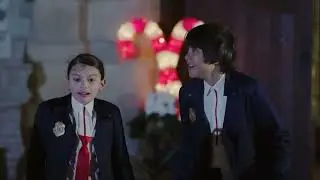 Odd Squad - Olive And Otto Help Santa Deliver Presents! - Bubble Boo