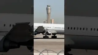 United 2003 Heavy (Boeing 767-400ER) arrives at Las Vegas (LAS) | N67052 | #planespotting #KLAS