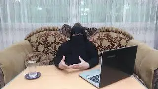 تفسير حلم الجلوس على سرير لشخصين والتحدث مع شخص غريب وطلب الخروج في نزهة معه